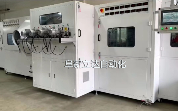 PJ-8八槍雙面自動噴金機具有自動除塵、智能雙面、整潔美觀、運行穩(wěn)定的特點，阜新立達(dá)自動化裝備有限公司